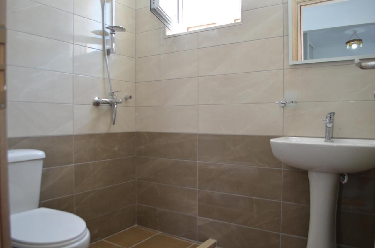 Akil Apartments Sarande Bagian luar foto