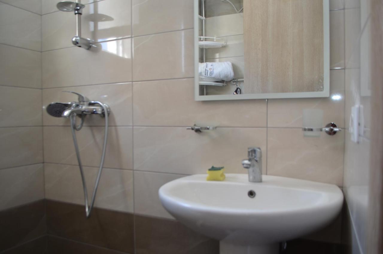 Akil Apartments Sarande Bagian luar foto
