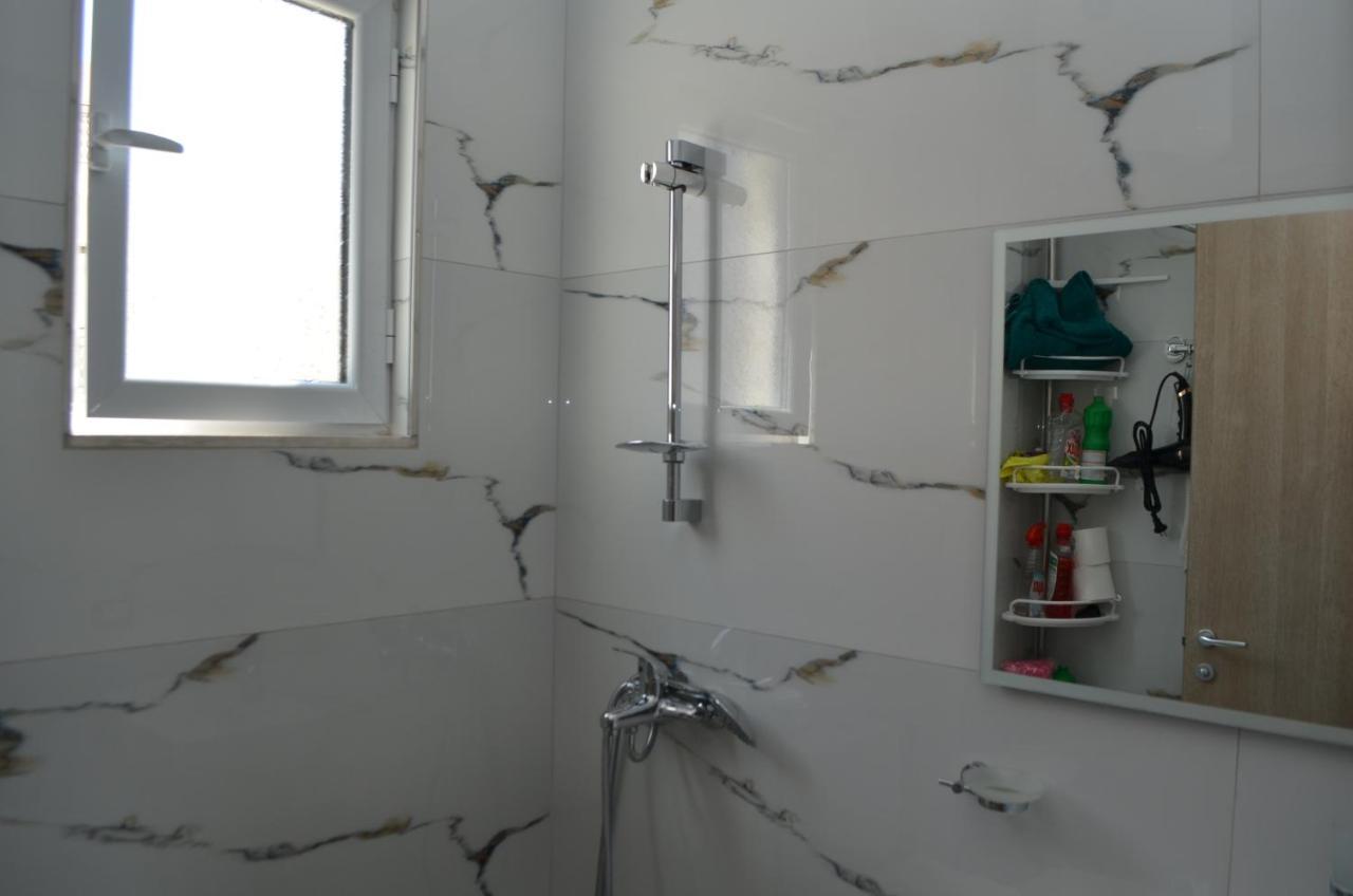 Akil Apartments Sarande Bagian luar foto