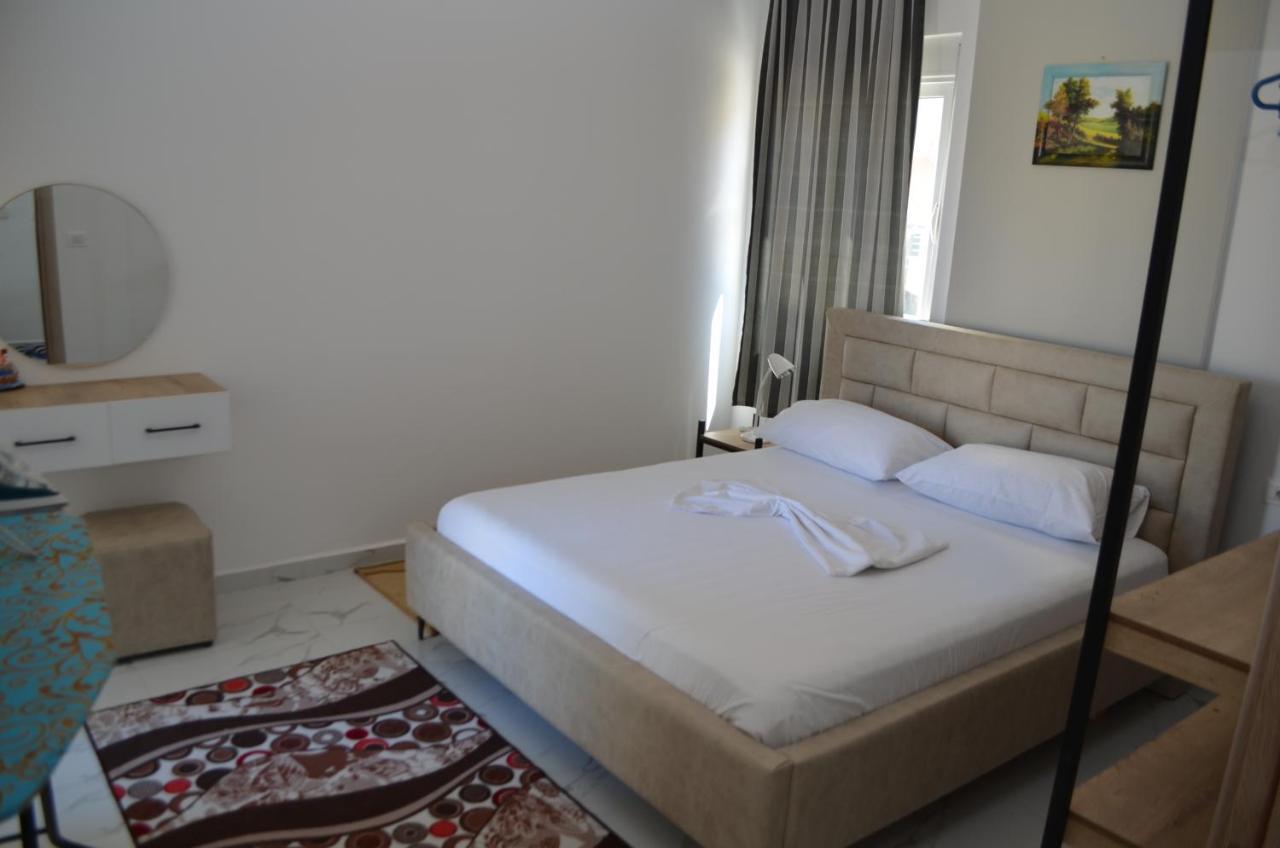 Akil Apartments Sarande Bagian luar foto