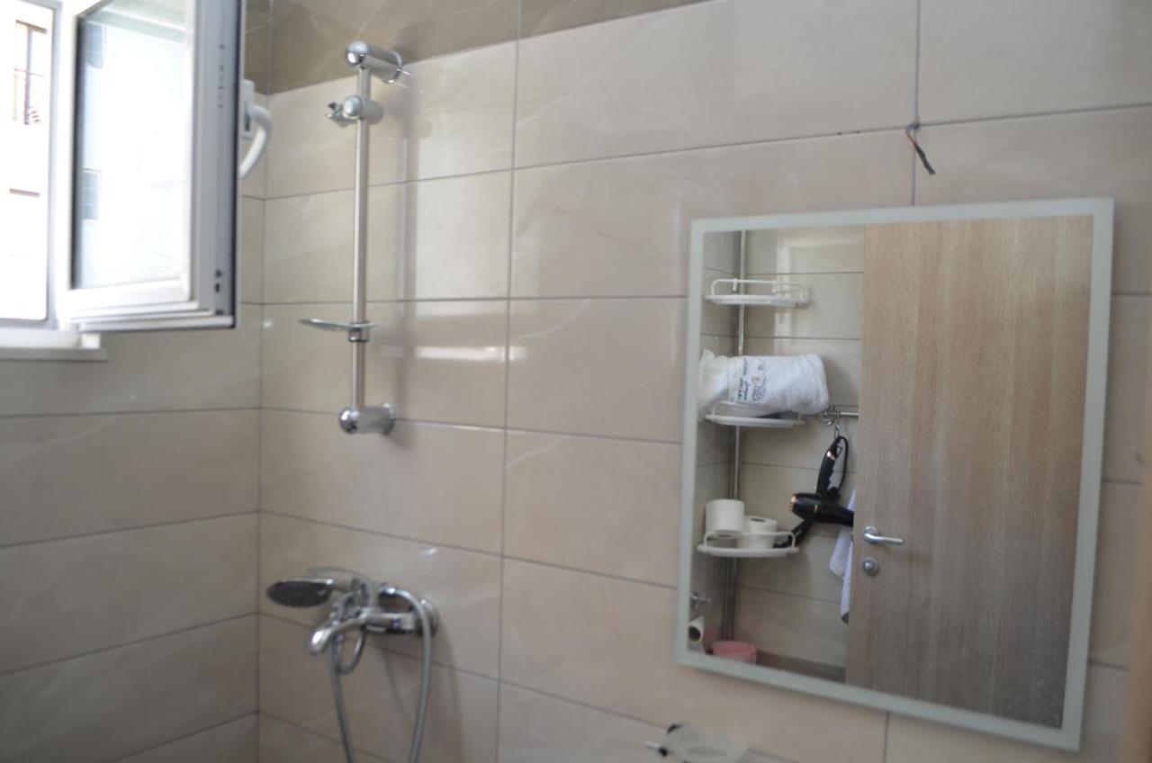 Akil Apartments Sarande Bagian luar foto